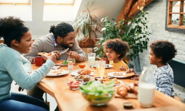 Pixels to Plates: How Technology Is Reengineering Shared-Meal Giving